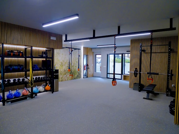 Vista completa de la sala de entrenamiento personal KOKO Sevilla